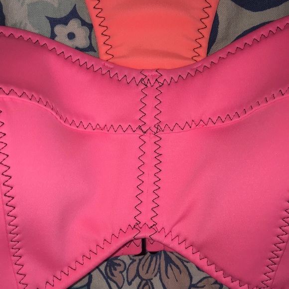 NWOT Victoria's Secrete Bikini Top - Picture 3 of 5